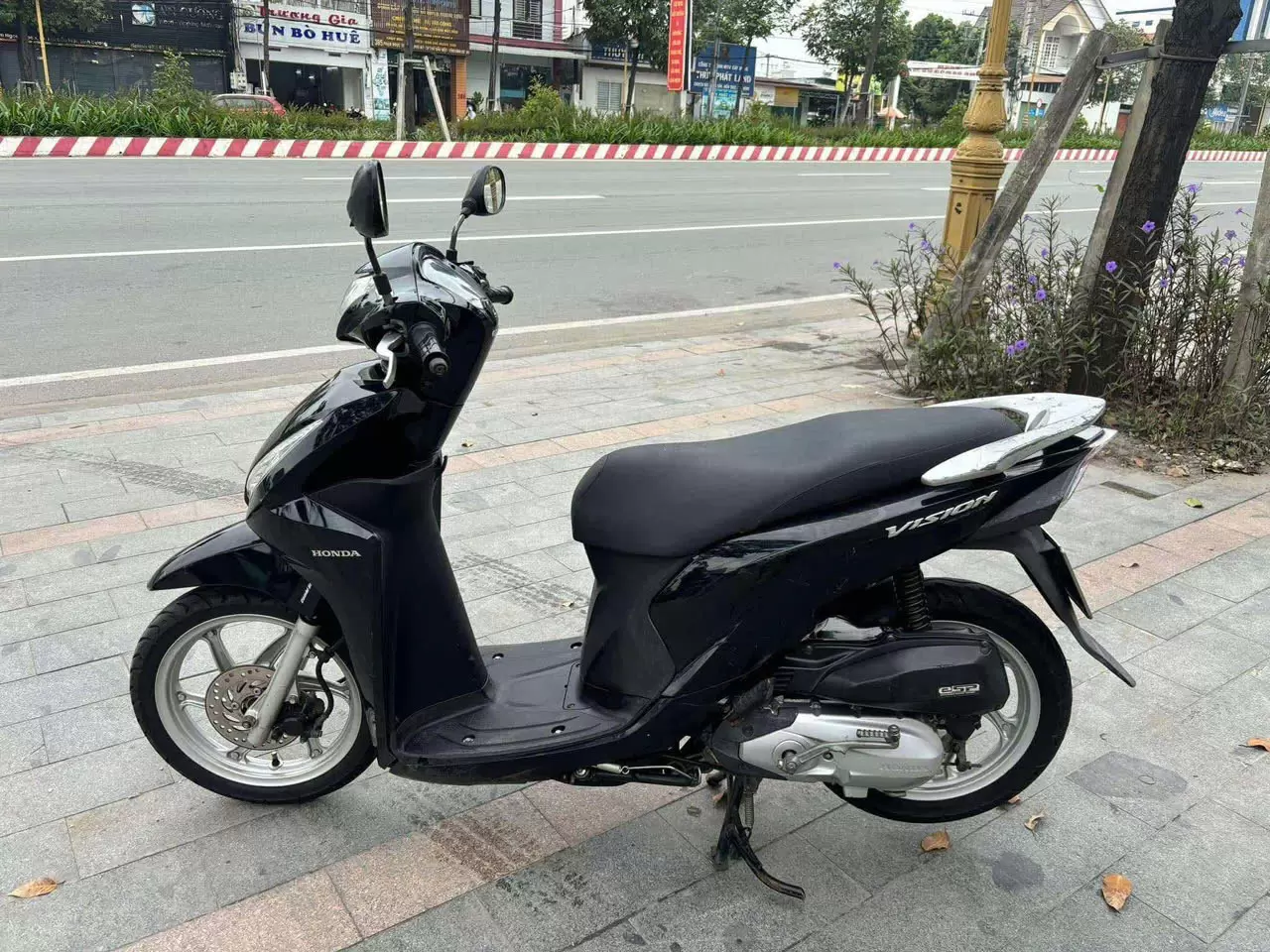 Xe máy Honda Vision màu đen